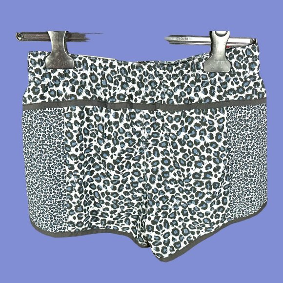 💋 4 FOR $50 / GAPFIT G-STRIDE ANIMAL PRINT SHORTS (SZ SM) (NWT) - Picture 2 of 9